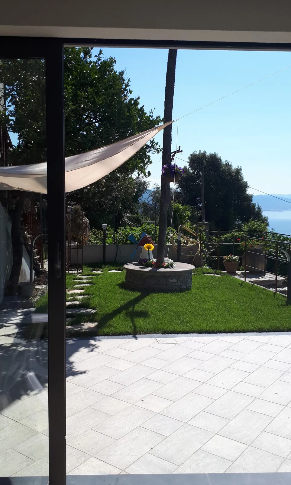 casa aperta sul paesaggio